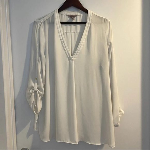 H&M Tops - Top tunic 18 adjustable sleeves cream V neck H&M